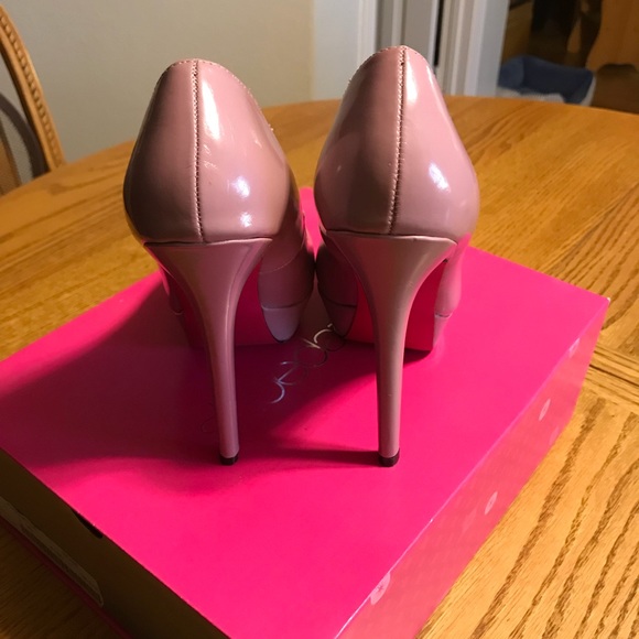 Rose Platform High Heels - Picture 3 of 7